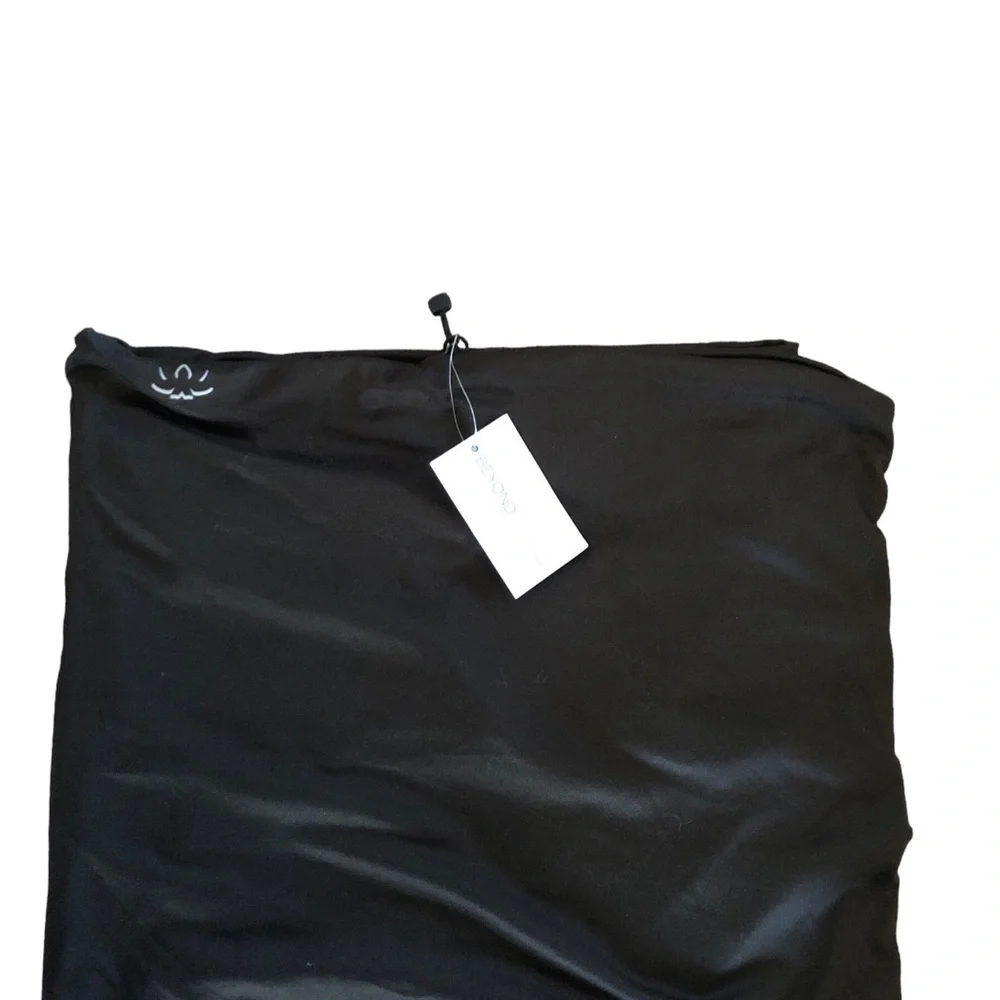 Beyond Yoga Soft Black Infinity Scarf Lightweight Zip Cell Phone Pocket NWT